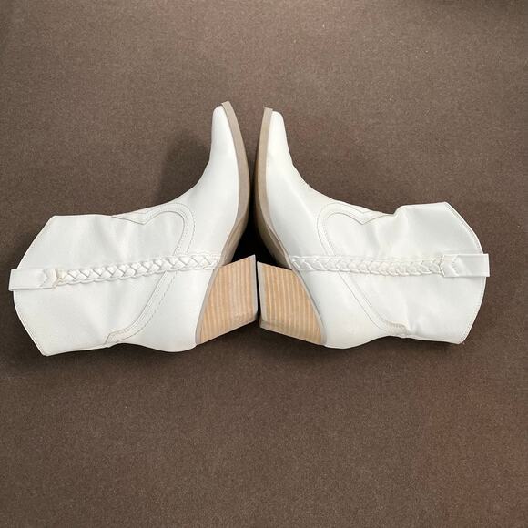 Dolce Vita Cream Ankle Booties - Picture 4 of 5